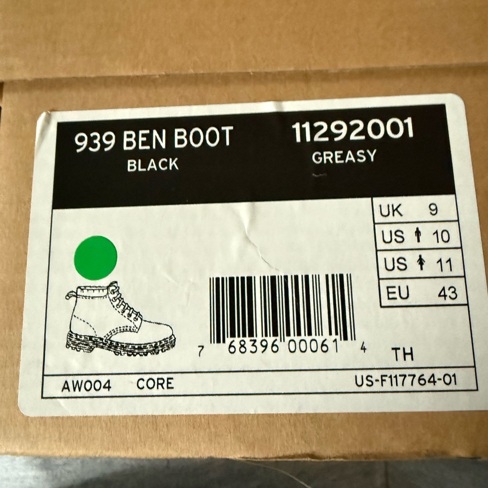 Doc Martens USA size 10.Brand new with box.939 Ben boots. Black greasy leather. - Picture 2 of 8
